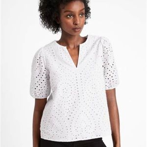 Banana Republic Eyelets top in color true white, size large